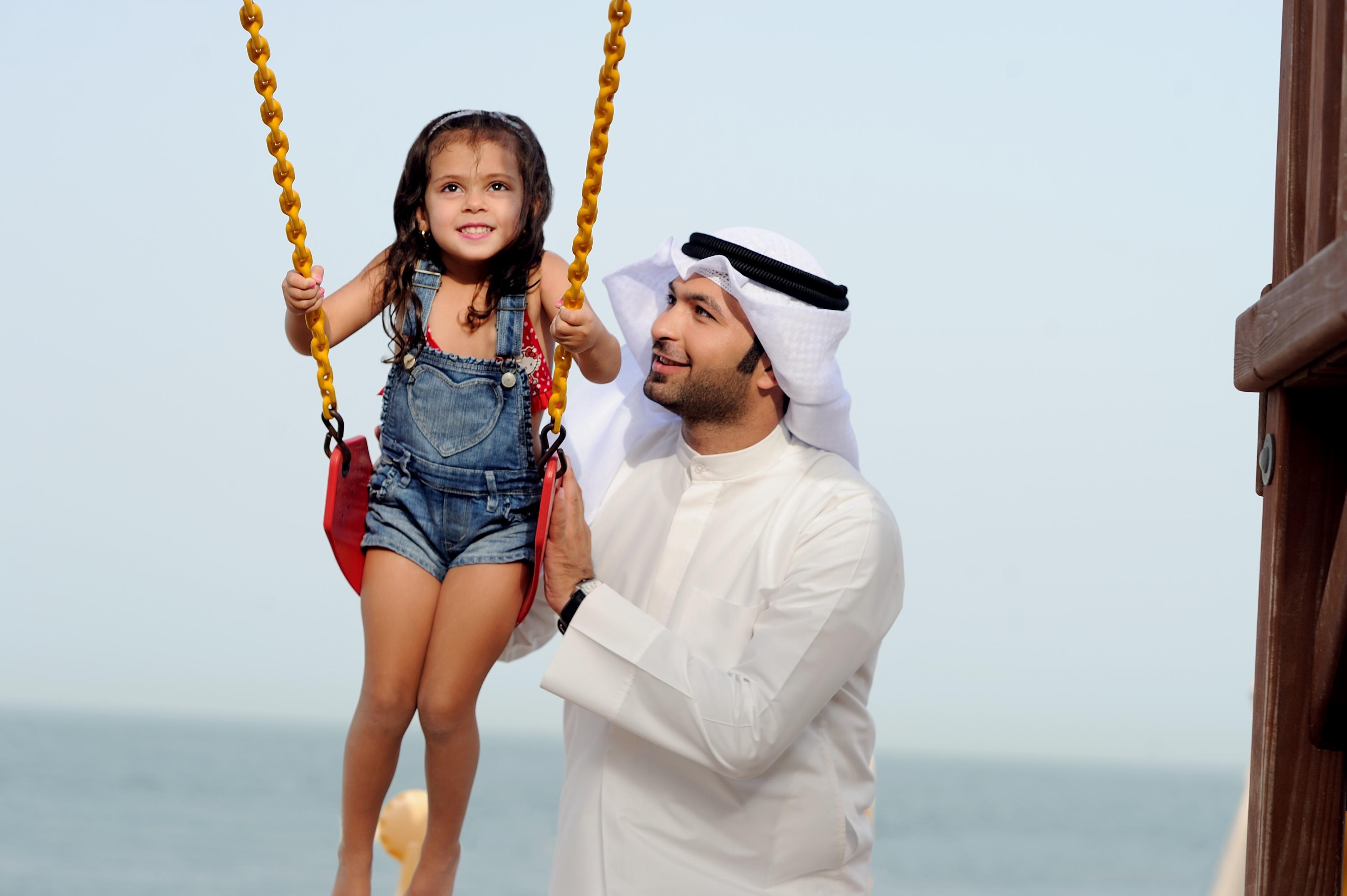 Moevenpick Hotel & Resort Al Bida'A Salmiya Luaran gambar A father and daughter in the United Arab Emirates