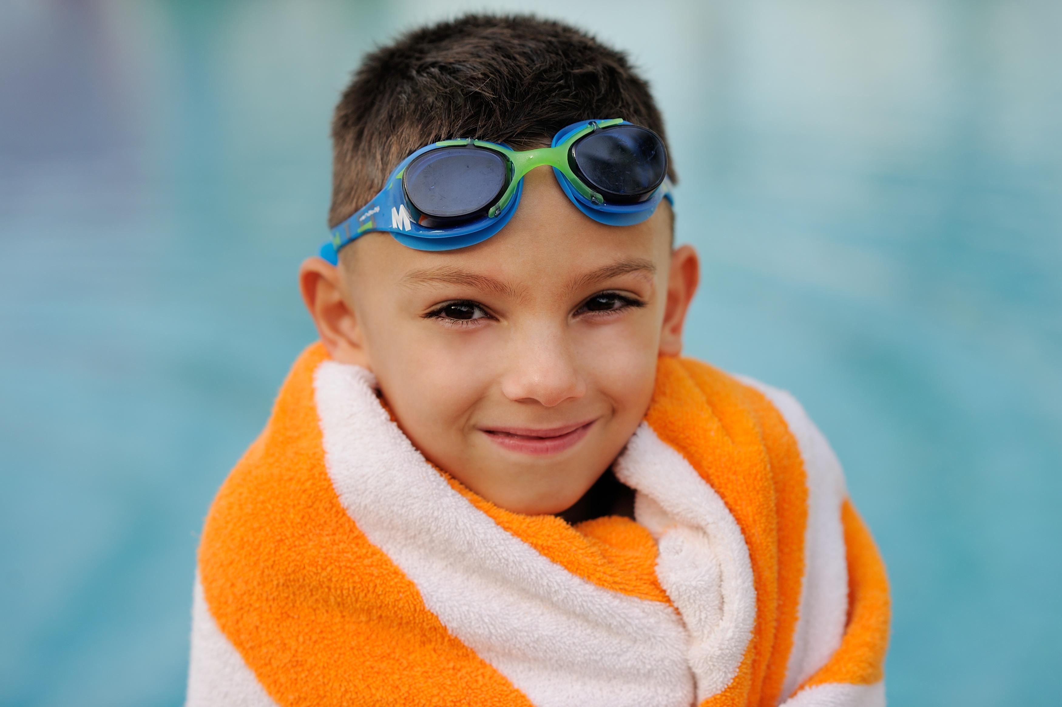 Moevenpick Hotel & Resort Al Bida'A Salmiya Luaran gambar A child wearing swim goggles