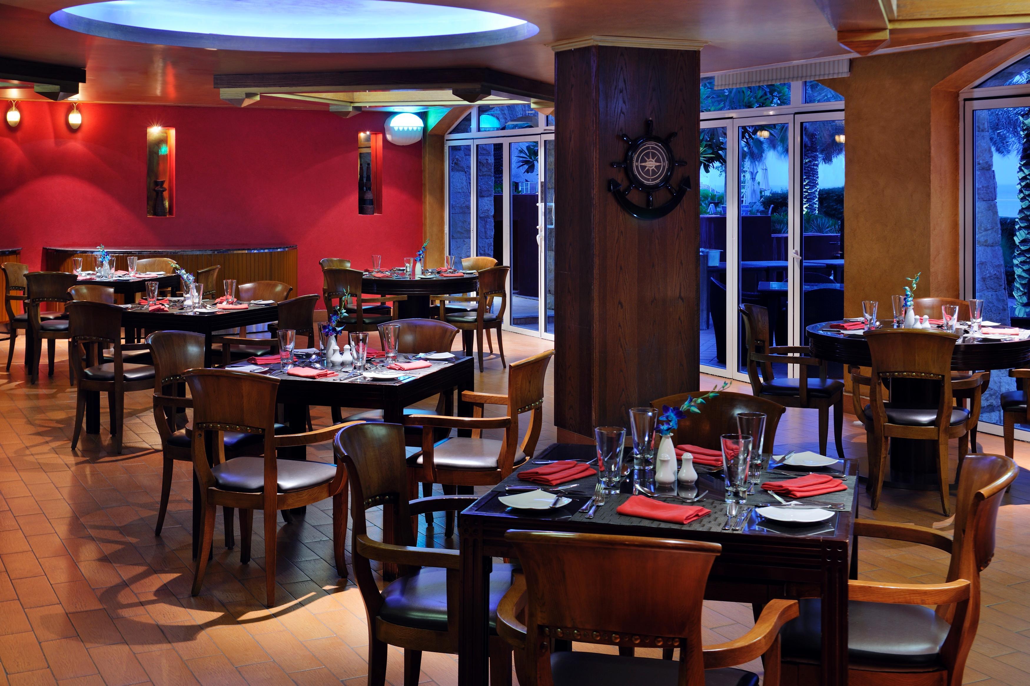 Moevenpick Hotel & Resort Al Bida'A Salmiya Luaran gambar The interior of the restaurant