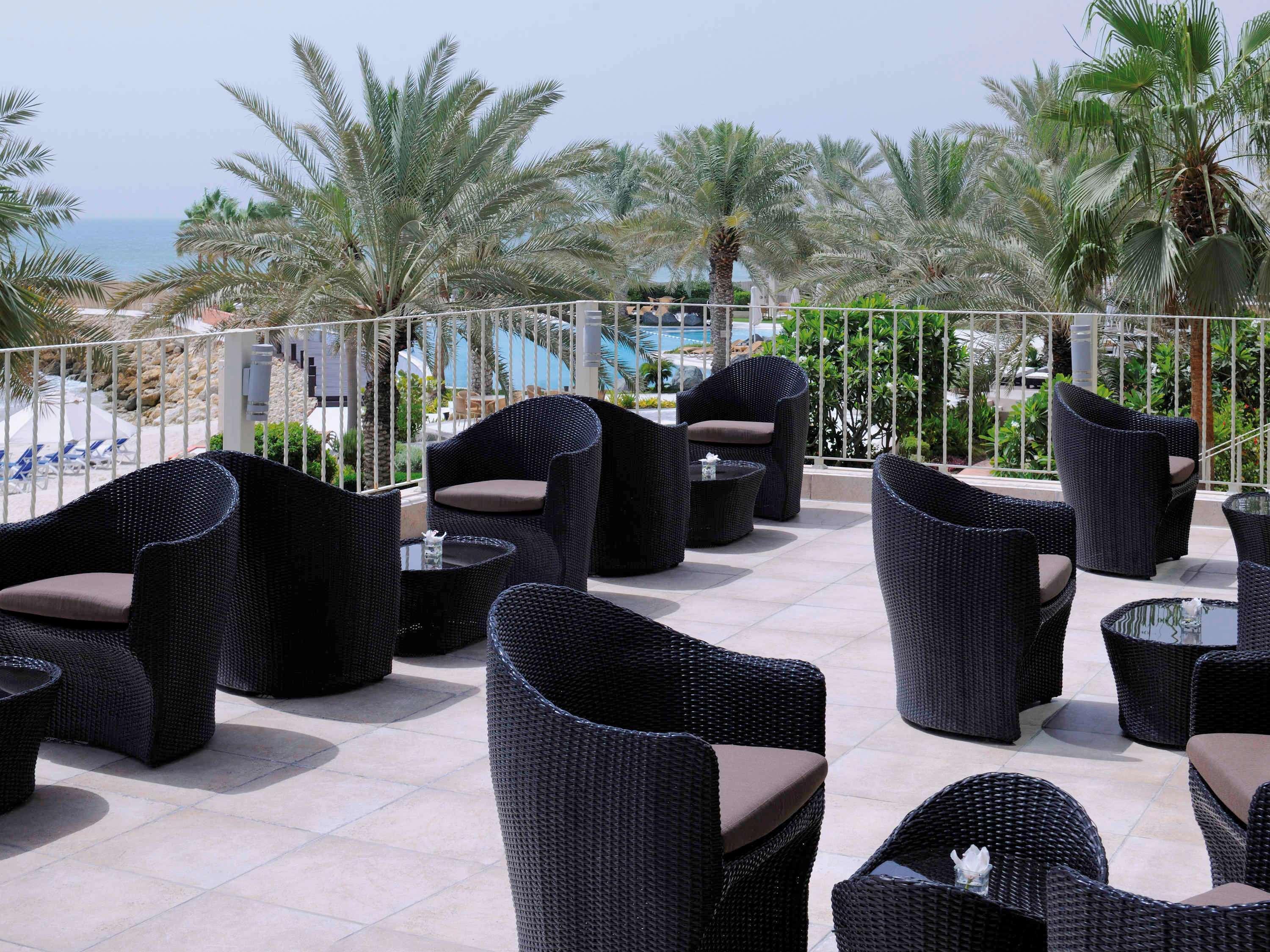 Moevenpick Hotel & Resort Al Bida'A Salmiya Luaran gambar The pool at the hotel