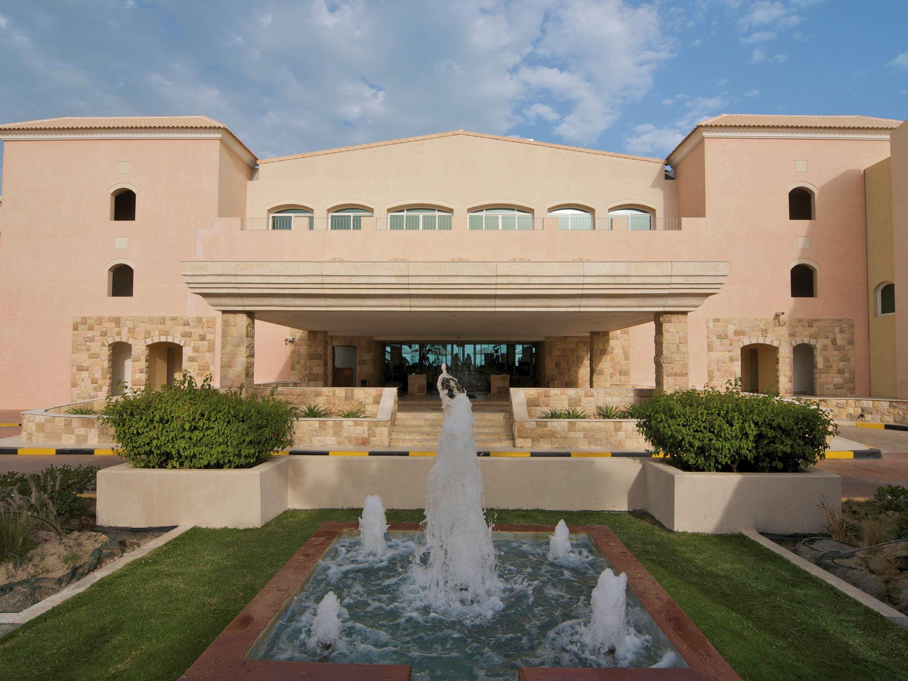 Moevenpick Hotel & Resort Al Bida'A Salmiya Luaran gambar The University of Texas at Tyler