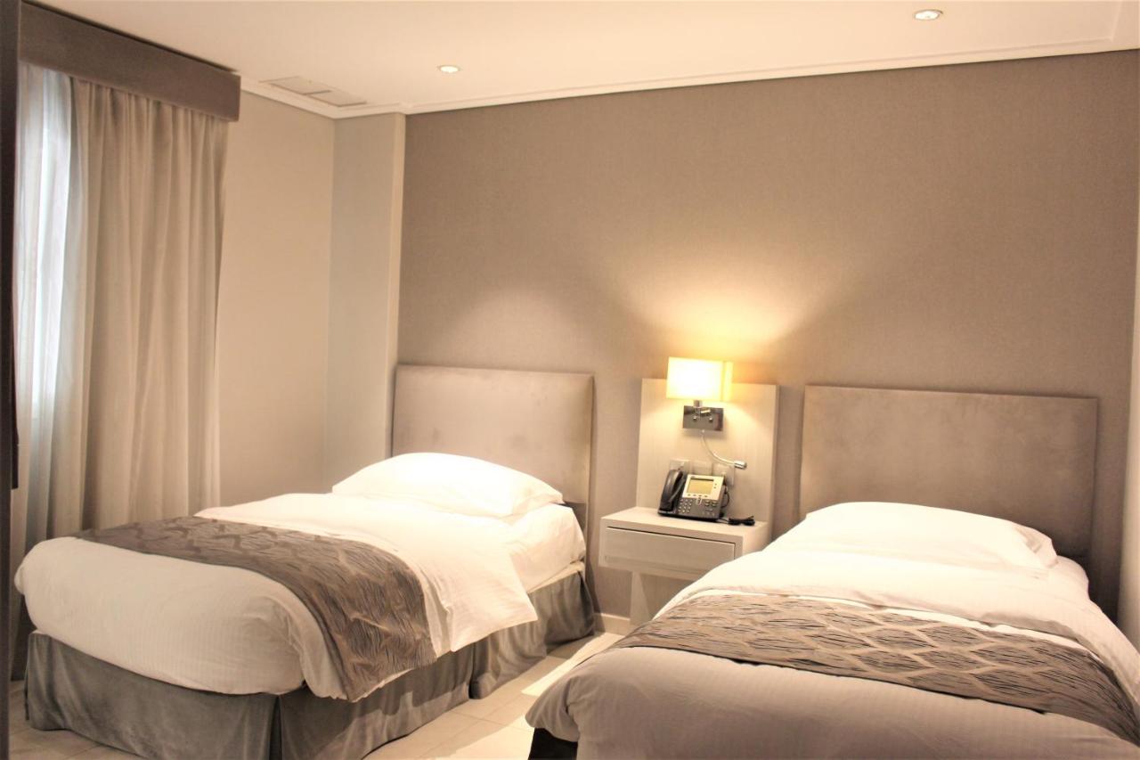 Moevenpick Hotel & Resort Al Bida'A Salmiya Luaran gambar A room at the hotel